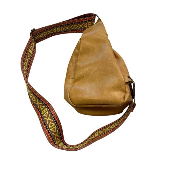 Crossbody Slingbag/Back-pack is made of soft vegan PU leather - Picture 10 of 14